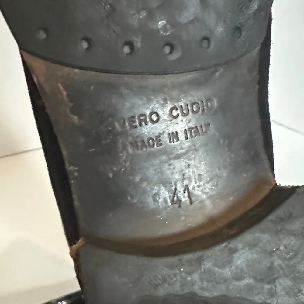 SESTO Muecci black tall boots made of suede material, bedazzled skull EUC 41